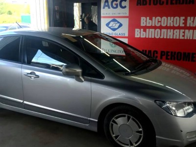 Установка лобового стекла Honda Civic VIII 2005-2011