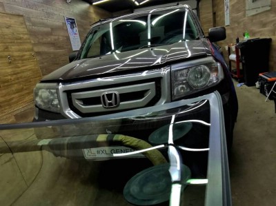 Установка лобового стекла Honda Pilot 2008-2016