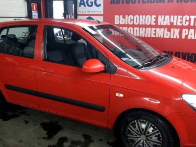 Установка лобового стекла Hyundai Getz 2002-