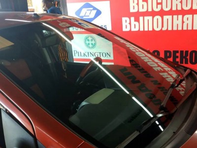 Установка лобового стекла Hyundai Getz 2002-2011