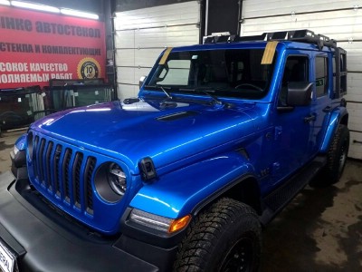 Установка лобового стекла Jeep Wrangler 2018-