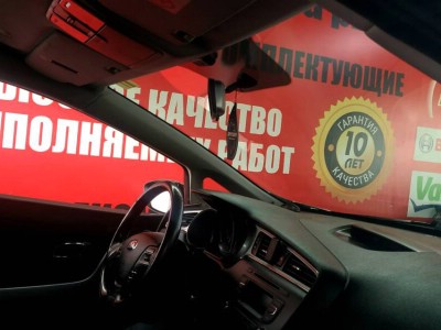 Установка лобового стекла Kia Ceed -