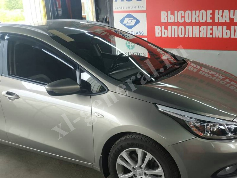 Установка лобового стекла Kia Ceed -