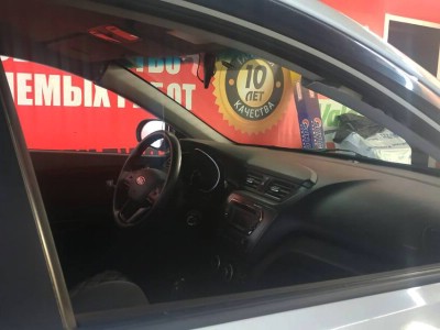 Установка лобового стекла Kia Rio III -