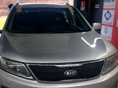 Установка лобового стекла Kia Sorento 2009-2021