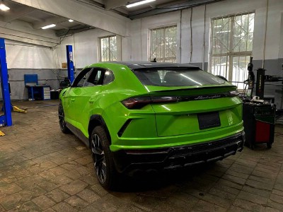 Установка лобового стекла Lamborghini URUS 2017-2022