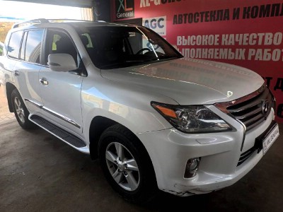 Установка лобового стекла Lexus LX570 2007-