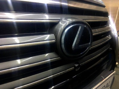 Установка лобового стекла Lexus LX570 2007-2021
