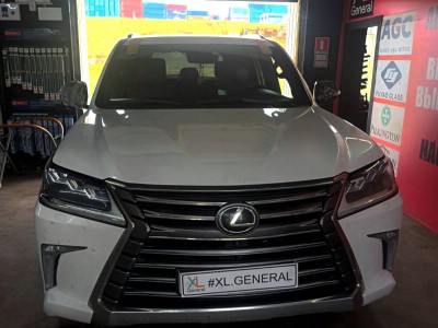 Установка лобового стекла Lexus LX570 2015-