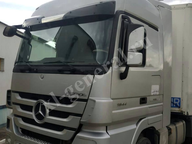 Установка автостекла Mercedes Actros