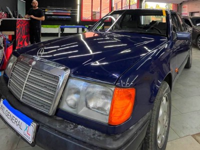 Установка лобового стекла Mercedes Benz W124 1987-