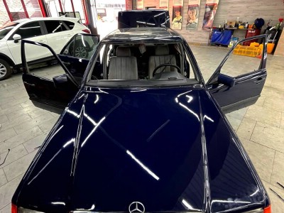 Установка лобового стекла Mercedes Benz W124 1987-