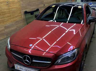 Установка лобового стекла Mercedes C205 2015-2021