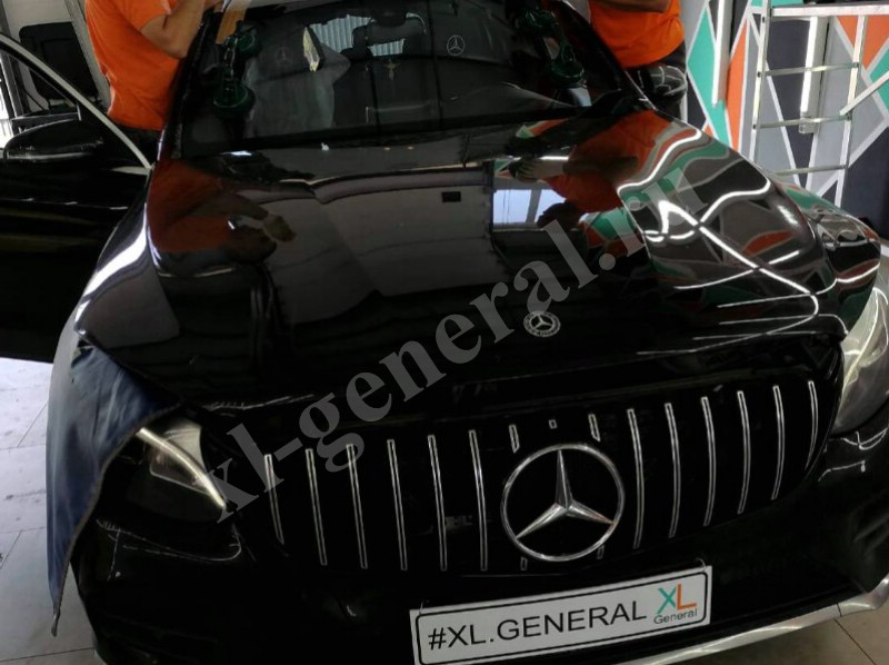 Установка автостекла Mercedes GLC 2015-