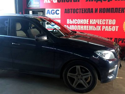 Установка лобового стекла Mercedes-Benz ML W166 2011-2015