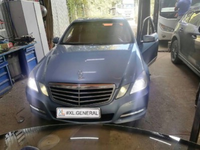 Установка лобового стекла Mercedes W212 -