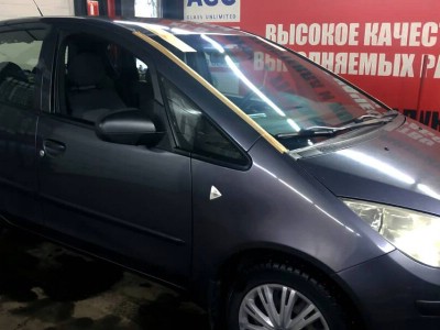 Установка лобового стекла Mitsubishi Colt 2002-2011