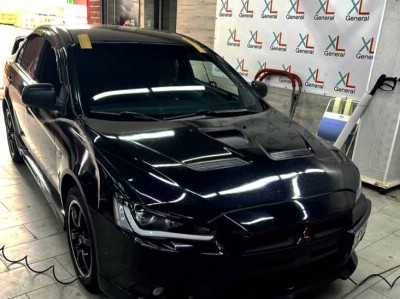 Установка лобового стекла Mitsubishi Lancer X -