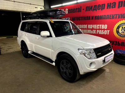 Установка лобового стекла Mitsubishi Pajero IV -