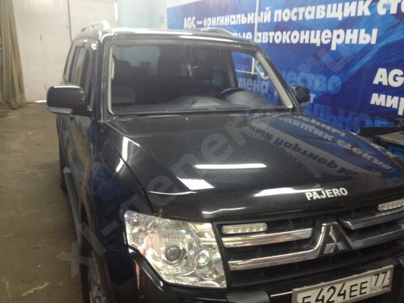 Установка лобового стекла Mitsubishi Pajero IV