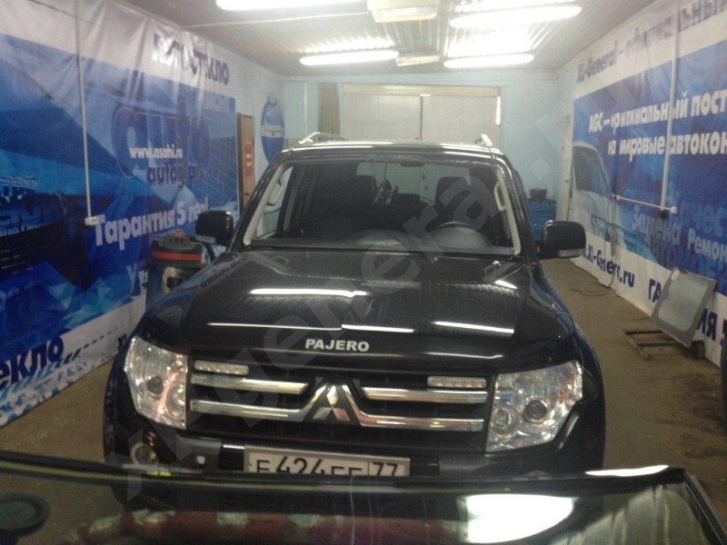 Установка лобового стекла Mitsubishi Pajero IV