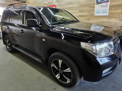 Установка лобового стекла Toyota Land Cruiser 200