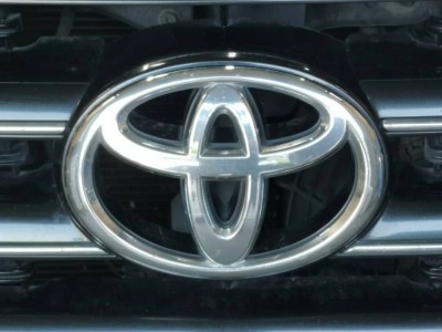 Установка лобового стекла Toyota Land Cruiser 200