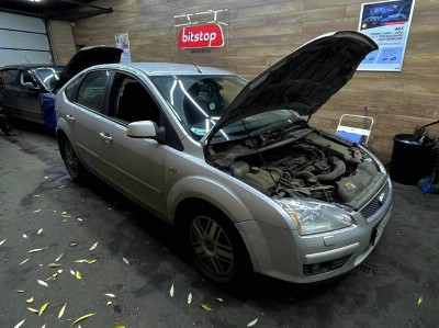 Установка лобового стекла Ford Focus II 2004-2008