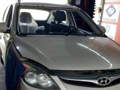 Установка лобового стекла Hyundai i30 -