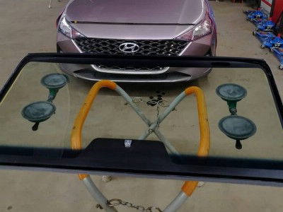 Установка лобового стекла Hyundai Solaris 2017-
