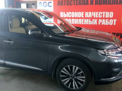 Установка лобового стекла Mitsubishi Outlander -