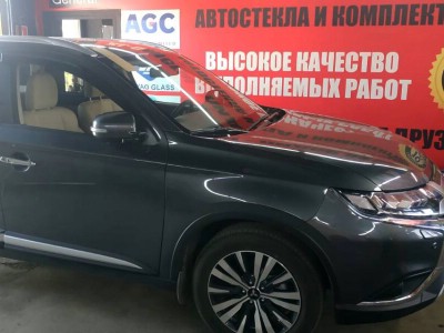 Установка лобового стекла Mitsubishi Outlander -