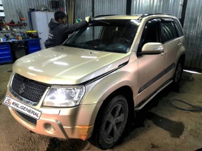 Установка лобового стекла Suzuki Grand Vitara 2005-