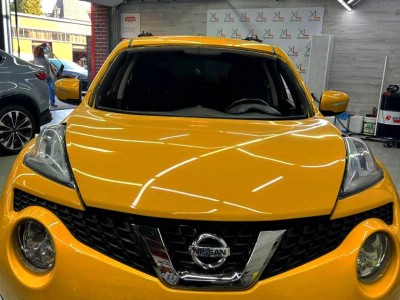 Установка лобового стекла Nissan Juke -