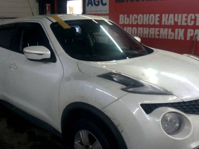 Установка лобового стекла Nissan Juke 2011-2020