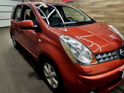 Установка лобового стекла Nissan Note 2005-