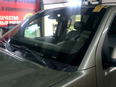 Установка лобового стекла Nissan Pathfinder -