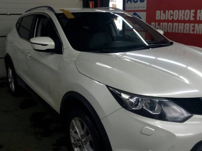 Установка лобового стекла Nissan Qashqai 2014-2018