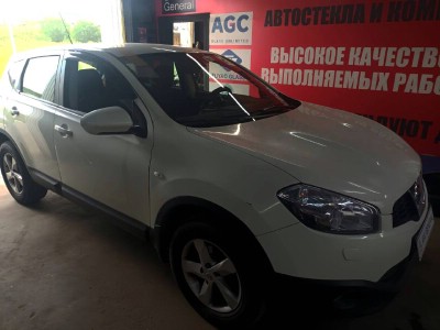 Установка лобового стекла Nissan Qashqai J10 2006-2014