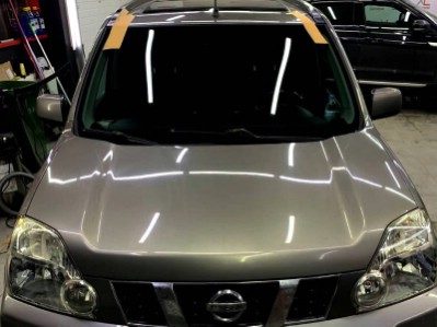 Установка лобового стекла Nissan X-Trail -