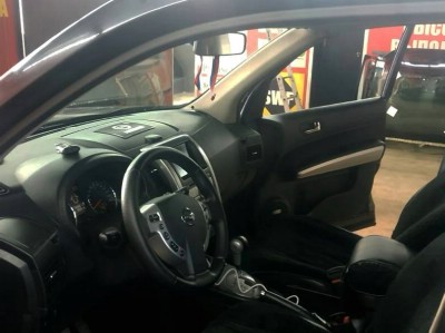 Установка лобового стекла Nissan X-Trail T31 2007-2015