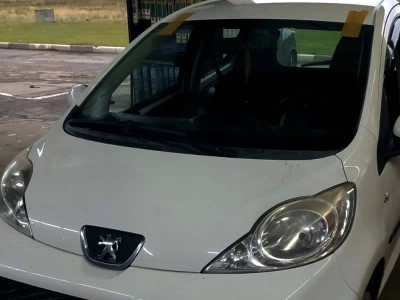 Установка лобового стекла Peugeot 107 2005-2014