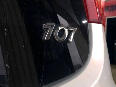 Установка лобового стекла Peugeot 107 2005-2014
