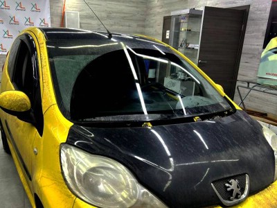 Установка лобового стекла Peugeot 107 -