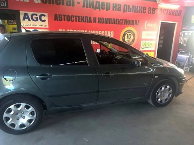 Установка лобового стекла Peugeot 307 2001-2008