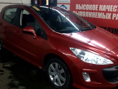 Установка лобового стекла Peugeot 308 2007-2014