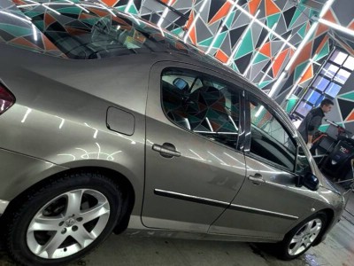 Установка лобового стекла Peugeot 407 2004-2011