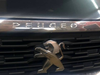 Установка лобового стекла Peugeot 408 2012-