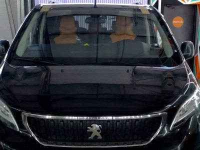 Установка лобового стекла Peugeot Traveller 2016-