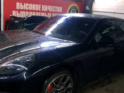 Установка лобового стекла Porsche Panamera 2009-2016